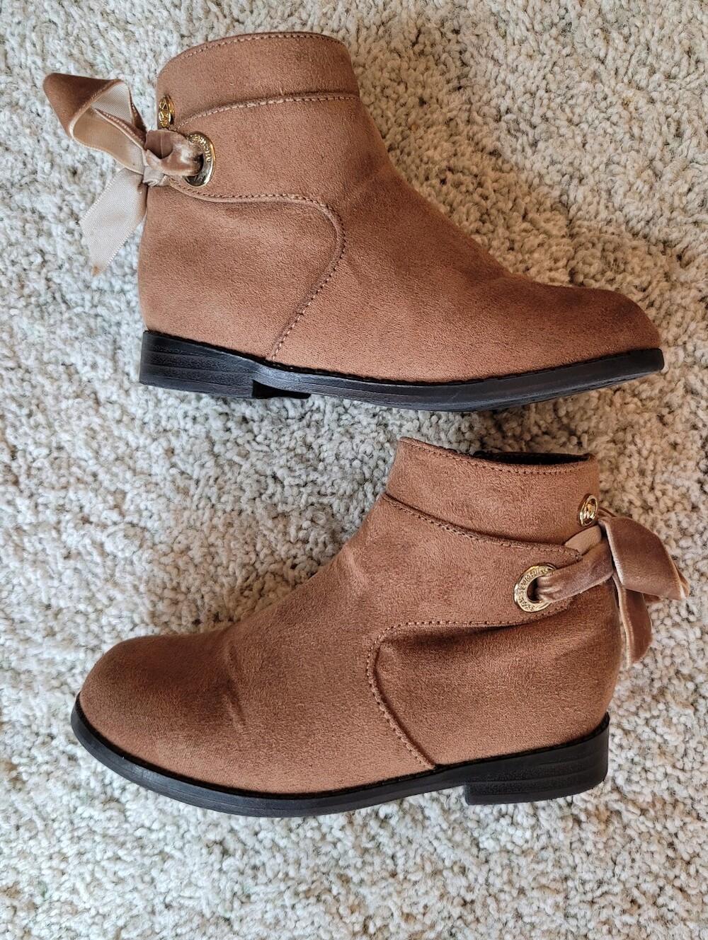 Michael Kors Adorable Carmel Colored Suede Style Booties With Bows & Logo 8
